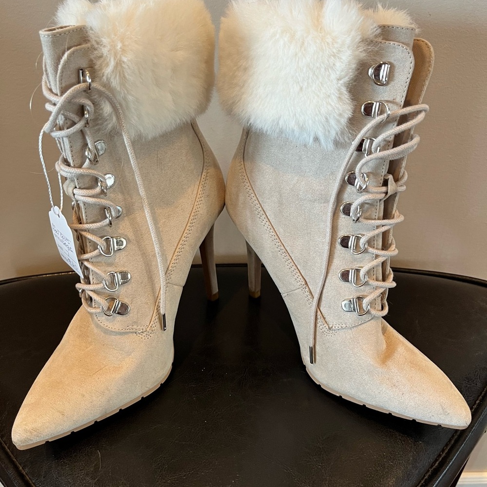 Elegant Women's Fur-Trimmed Lace-Up Boots